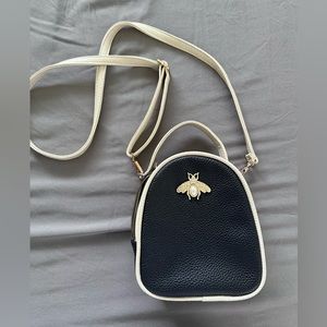 Bee purse